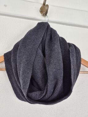 Aritzia Babaton Cashmere Blend Infinity Circle Scarf Dark Grey